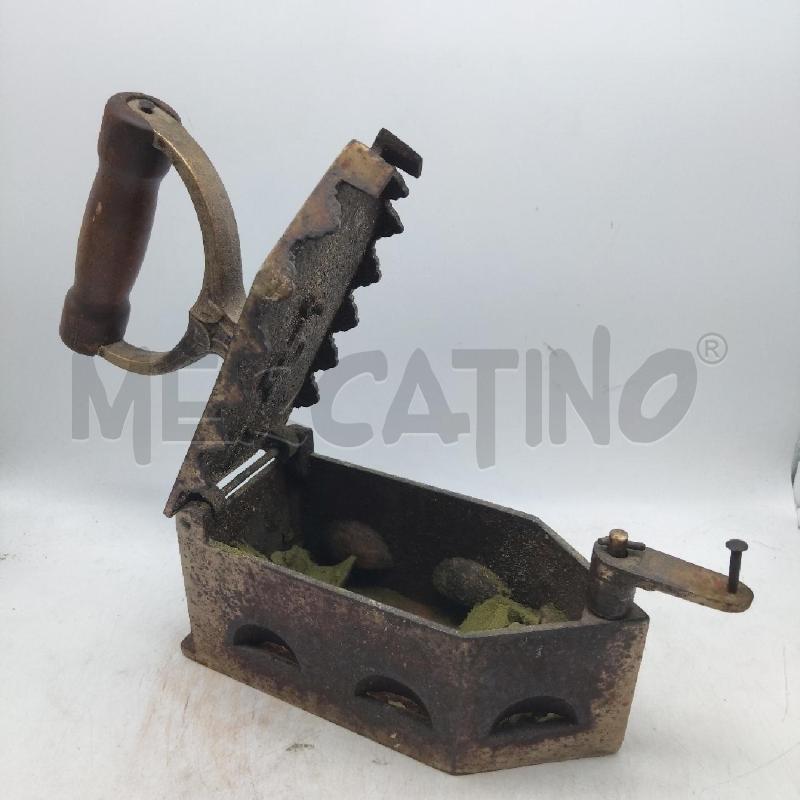 FERRO DA STIRO VECCHIO  | Mercatino dell'Usato Domodossola 3