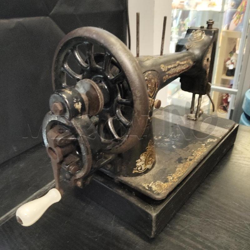 MACCHINA CUCIRE DA TAVOLO VECCHIA  | Mercatino dell'Usato Domodossola 2