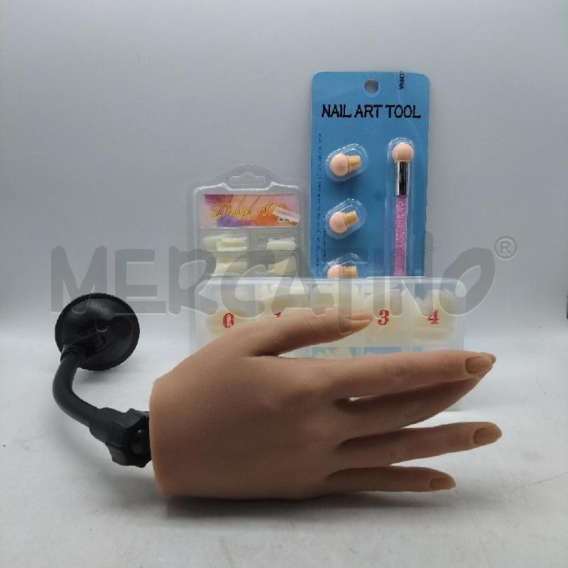 MANOPOLE FINTA+ACCESSORI PER MANICURE  | Mercatino dell'Usato Domodossola 1