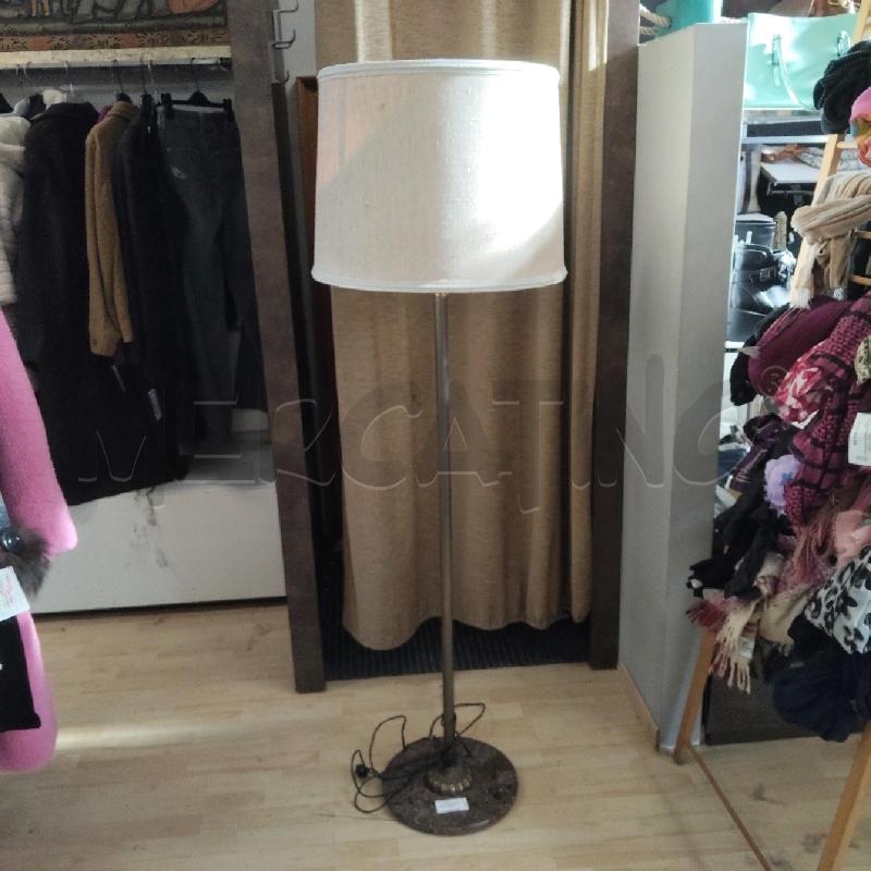 PIANTANA VINTAGE FUSTO METALLO BASE MARMO CAPPELLO BEIGE | Mercatino dell'Usato Domodossola 1