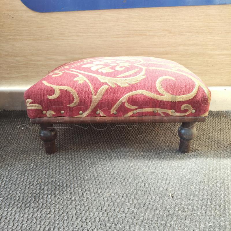 POGGIA PIEDI CUSCINO ROSSO BEIGE  | Mercatino dell'Usato Domodossola 1