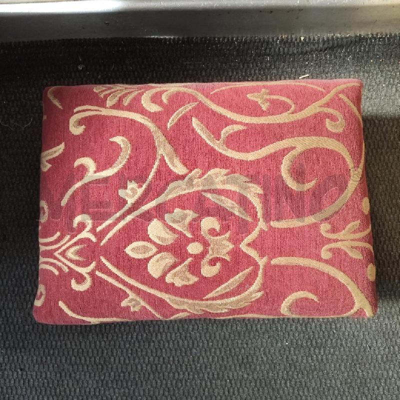 POGGIA PIEDI CUSCINO ROSSO BEIGE  | Mercatino dell'Usato Domodossola 2