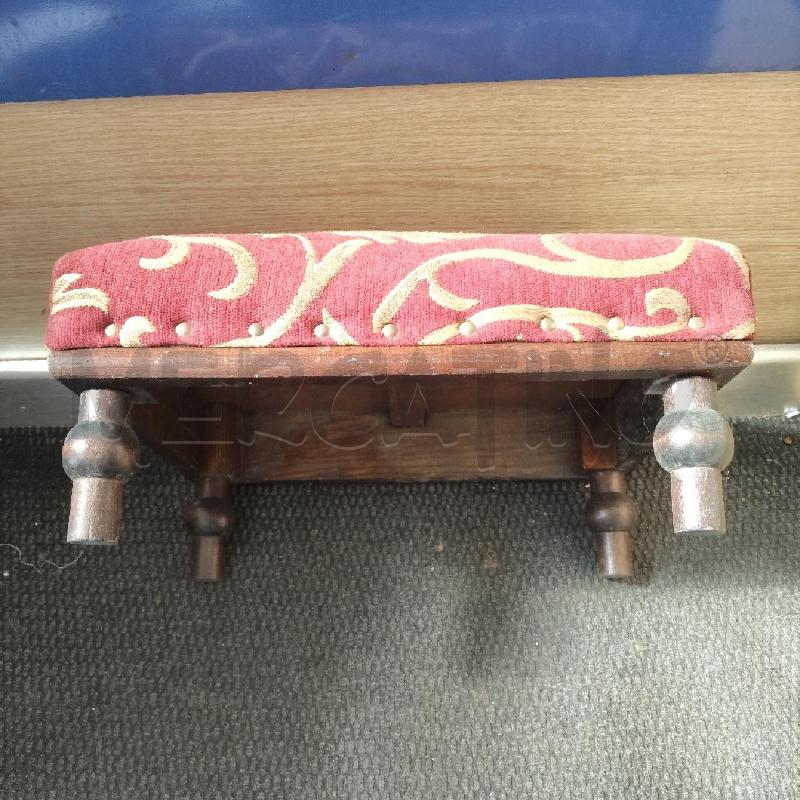 POGGIA PIEDI CUSCINO ROSSO BEIGE  | Mercatino dell'Usato Domodossola 3
