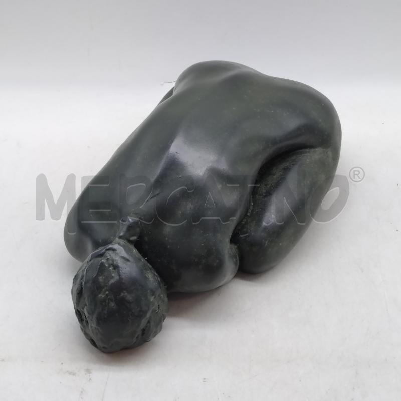 SCULTURA DONNA ACCOVACCIATA IN MARMO COMPRESSO | Mercatino dell'Usato Domodossola 1