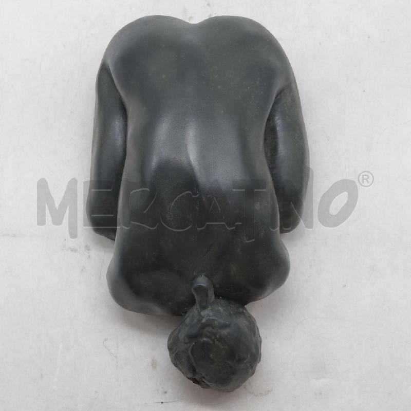 SCULTURA DONNA ACCOVACCIATA IN MARMO COMPRESSO | Mercatino dell'Usato Domodossola 2
