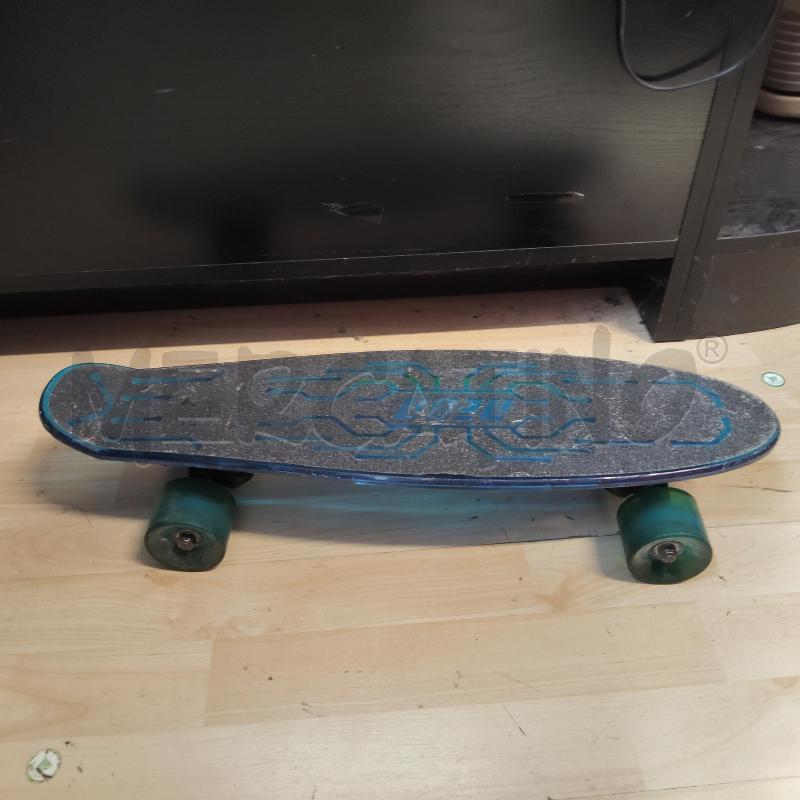 SKATEBOARD AZZURRO GRIGIO RUORE VERID AZZURRE | Mercatino dell'Usato Domodossola 1