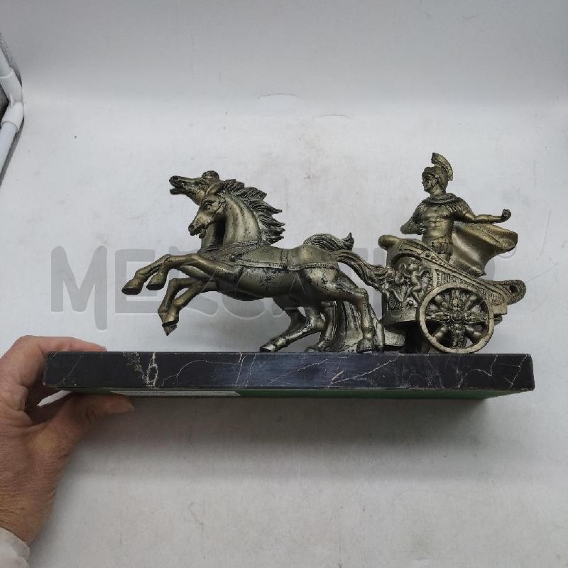 STATUINA IMPERATORE CON 2 CAVALLI | Mercatino dell'Usato Domodossola 2