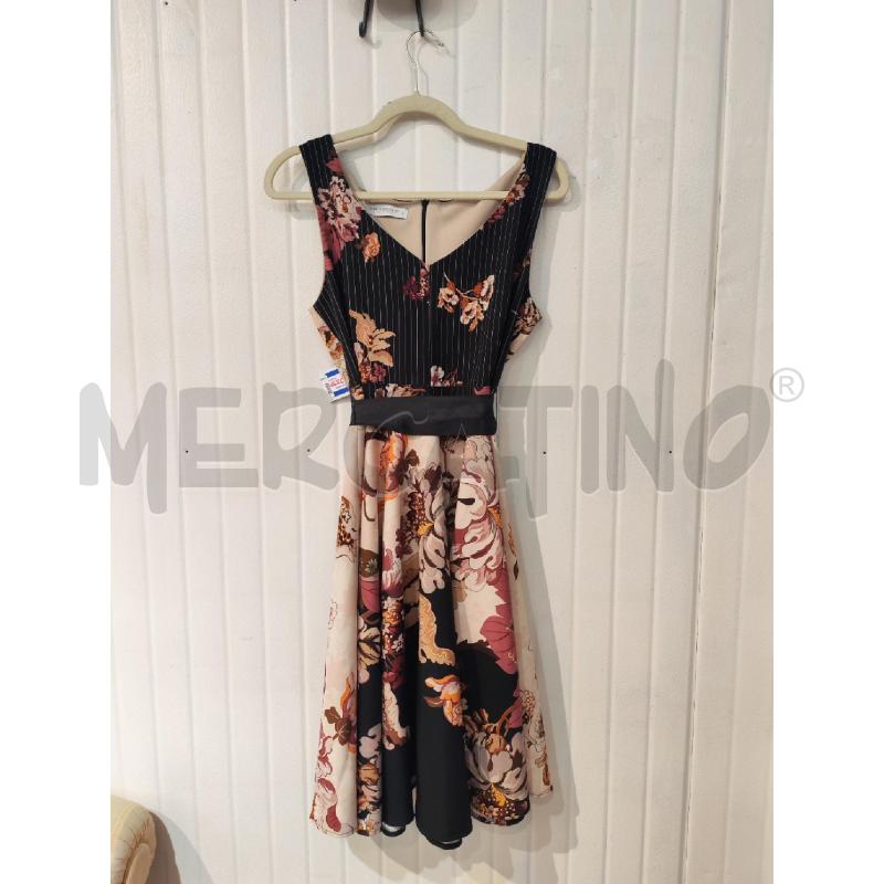 ABITO DONNA RINASCIMENTO NERO BEIGE FANTASIE VARIE A CAMPANA | Mercatino dell'Usato Mestre 1