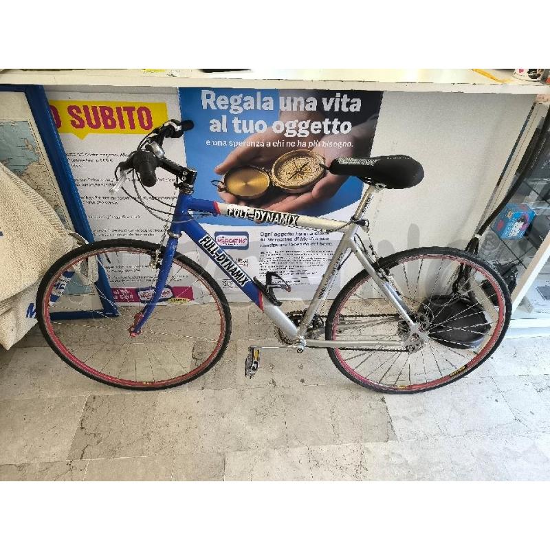 BICICLETTA DA CORSA NERO AZZURRA | Mercatino dell'Usato Mestre 1