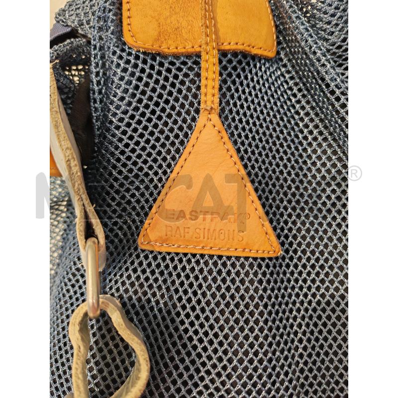 BORSONE EASTPAK PER RAF SIMONS RETE GRIGIA E CUOIO | Mercatino dell'Usato Mestre 2