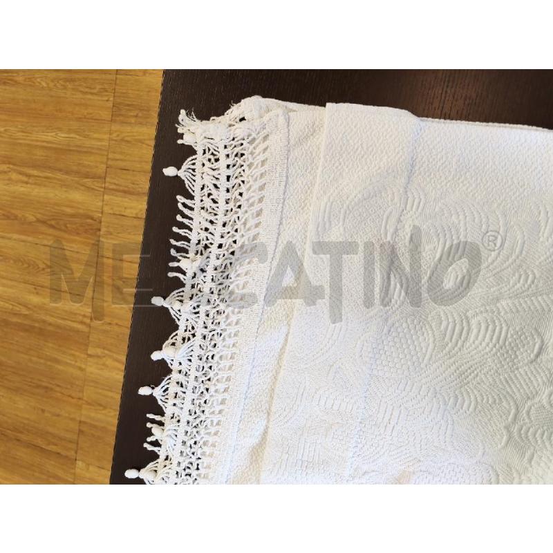 COPRI LETTO BIANCO PROFILI FRANGE  | Mercatino dell'Usato Mestre 2
