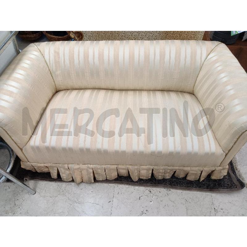 DIVANO TESSUTO A RIGHE BEIGE | Mercatino dell'Usato Mestre 1