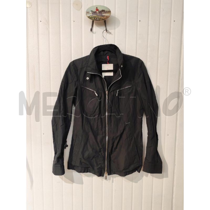 GIUBBINO DONNA MONCLER NERO PICCOLO DIFETTO DIETRO | Mercatino dell'Usato Mestre 1