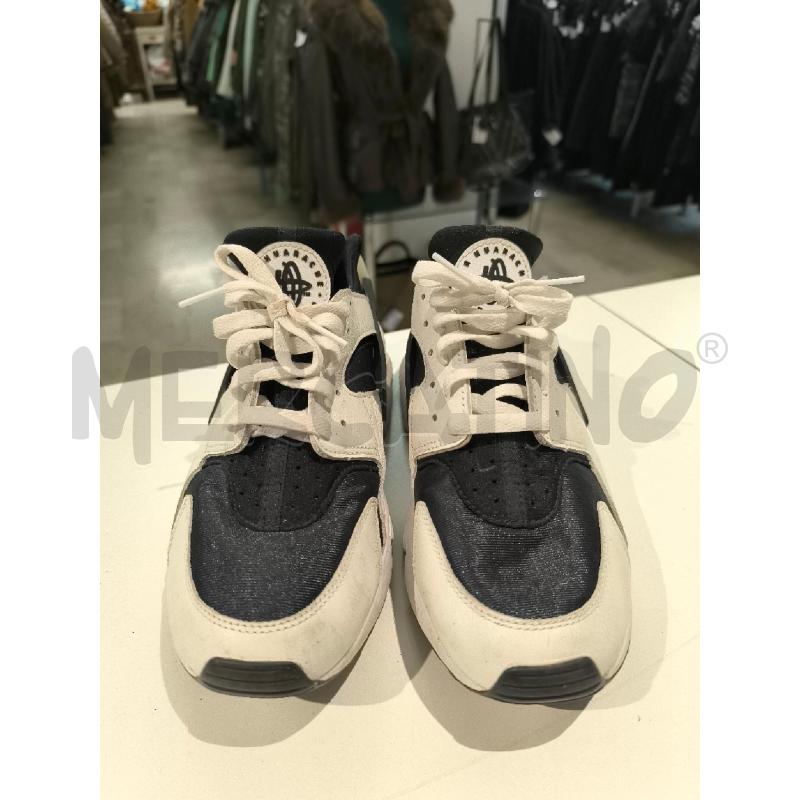 SCARPE UOMO NIKE HUARACHE BIANCHE NERE  | Mercatino dell'Usato Mestre 1