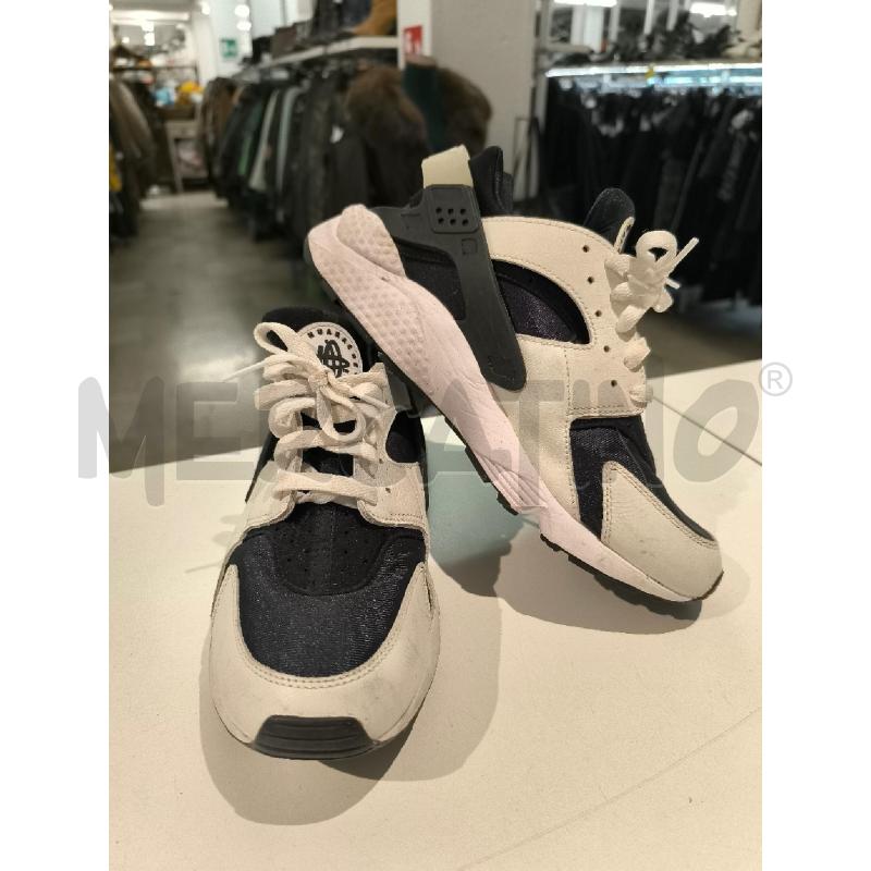 SCARPE UOMO NIKE HUARACHE BIANCHE NERE  | Mercatino dell'Usato Mestre 2