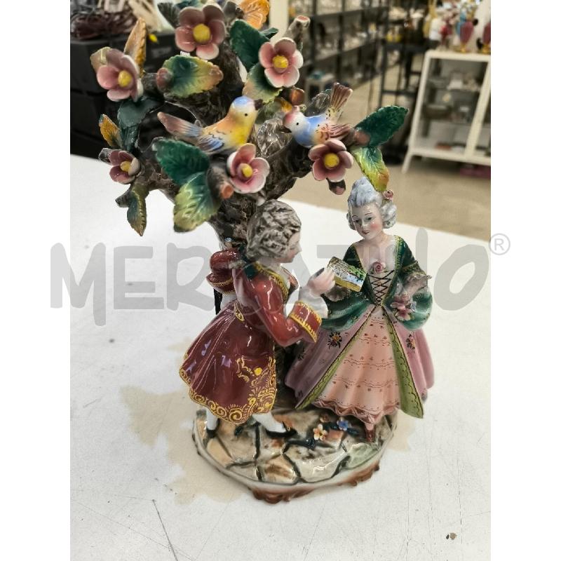 STATUA COPPIA CON ALBERO PESCO CON UCCELLINI | Mercatino dell'Usato Mestre 4
