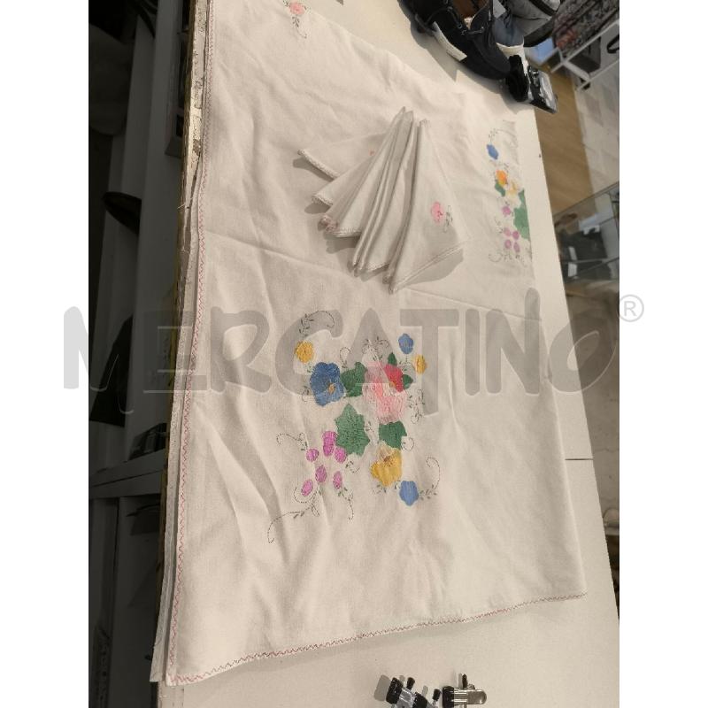 TOVAGLIA BIANCA RICAMI E SPPLICAZIONI CON 12 TOVAGLIOLI | Mercatino dell'Usato Mestre 1