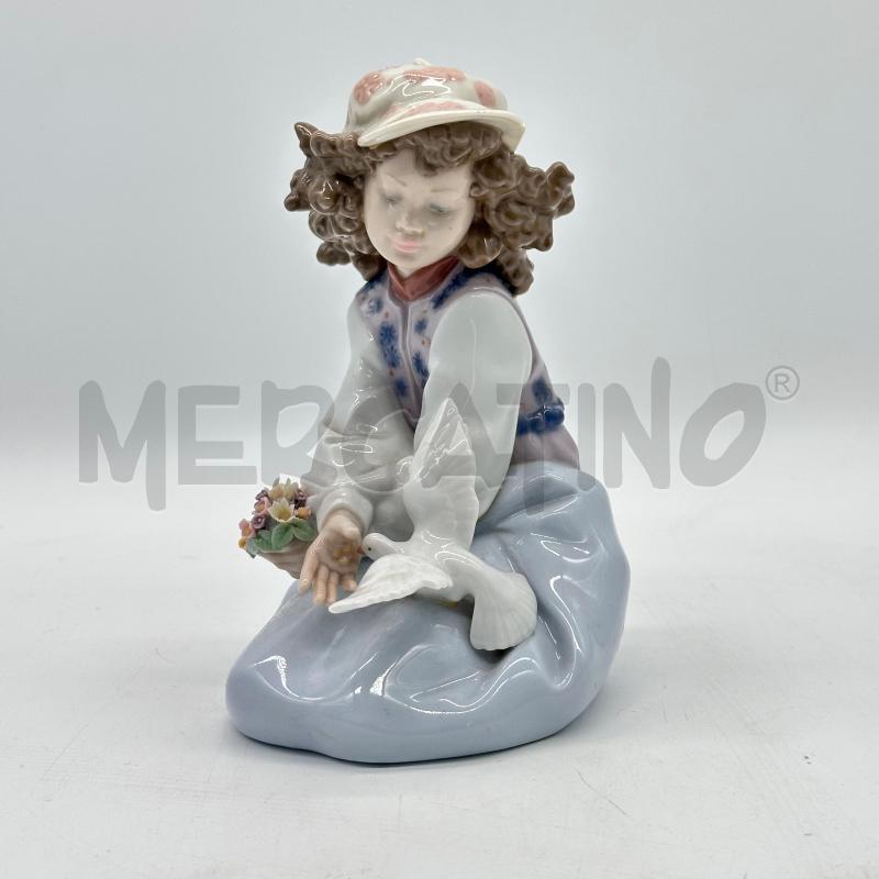 LLADRO BAMBINA(DIF) SEDUTA VESTITO VIOLETTA COLOMBA BIANCA | Mercatino dell'Usato Chiampo 1