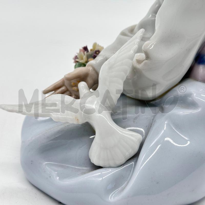 LLADRO BAMBINA(DIF) SEDUTA VESTITO VIOLETTA COLOMBA BIANCA | Mercatino dell'Usato Chiampo 3