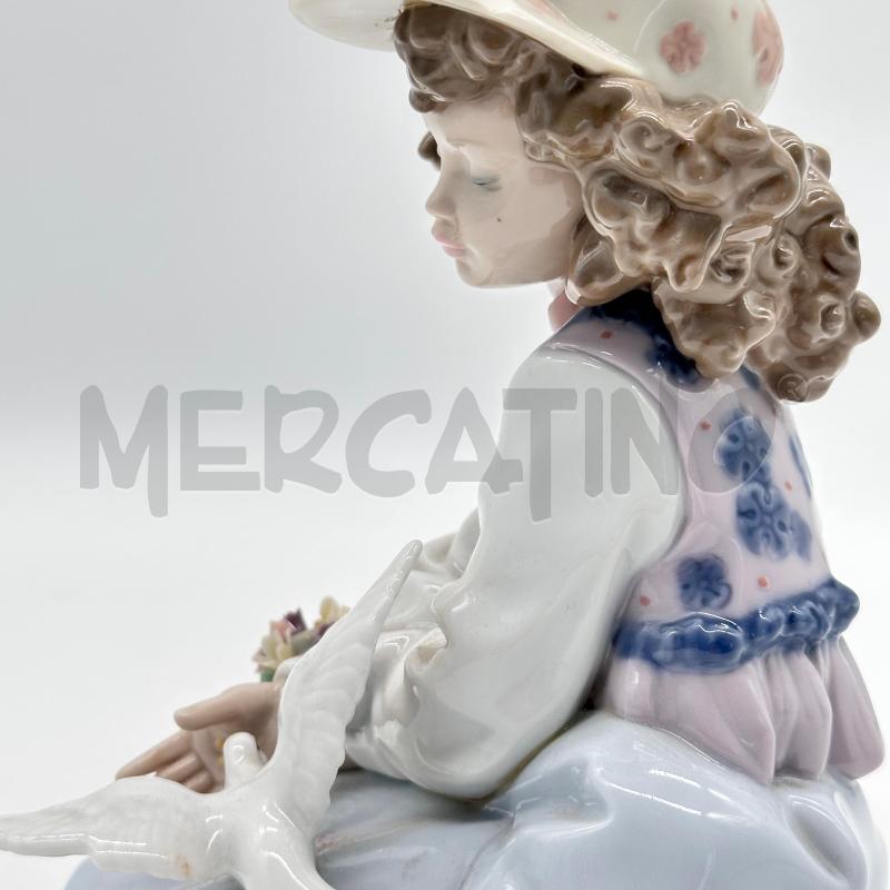LLADRO BAMBINA(DIF) SEDUTA VESTITO VIOLETTA COLOMBA BIANCA | Mercatino dell'Usato Chiampo 4