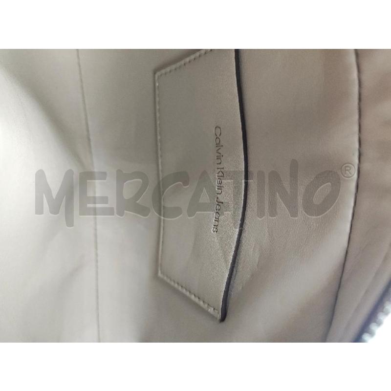 BORSA D CALVIN KLEIN BEIGE SCULPTED CAMERA BAG  | Mercatino dell'Usato Verona fiera 4