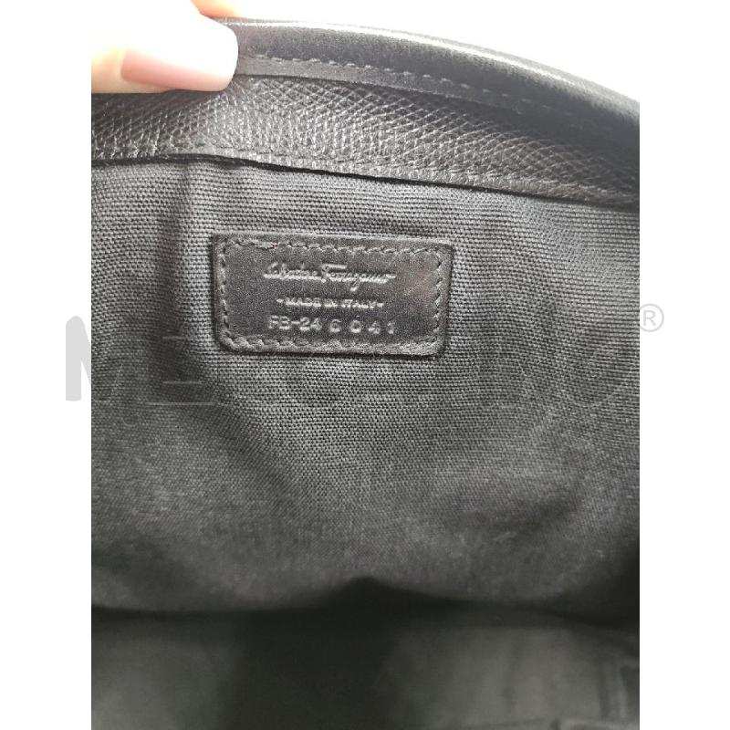 BORSA UNISEX SALVATORE FERRAGAMO NERA IN PELLE SHOUDER BAG  | Mercatino dell'Usato Verona fiera 4