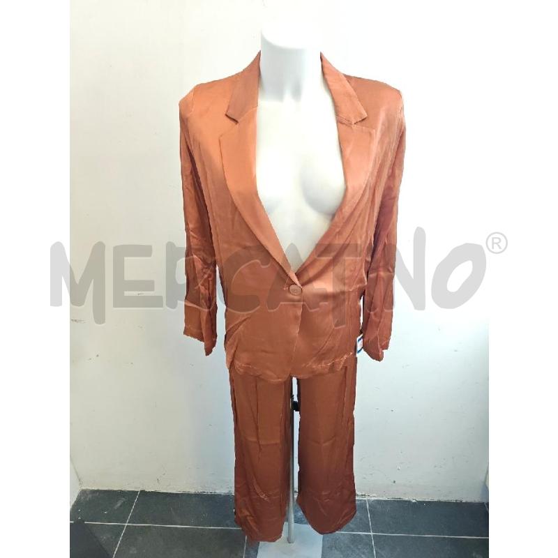 COMPLETO D BENETTON LUCIDO ARANCIO GIA +PANTA | Mercatino dell'Usato Verona fiera 1