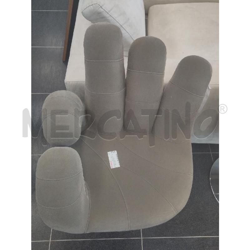 SGABELLO REGOLABILE A FORMA DI MANO | Mercatino dell'Usato Verona fiera 3