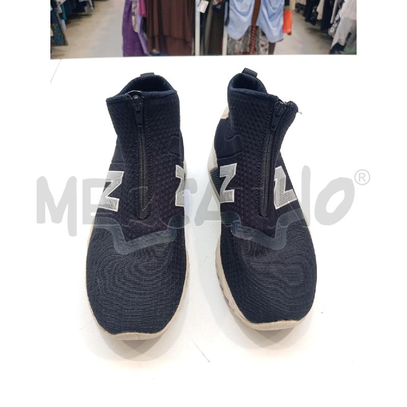 SNEAKERS U NEW BALANCE NERE LETTERA BIA  | Mercatino dell'Usato Verona fiera 2