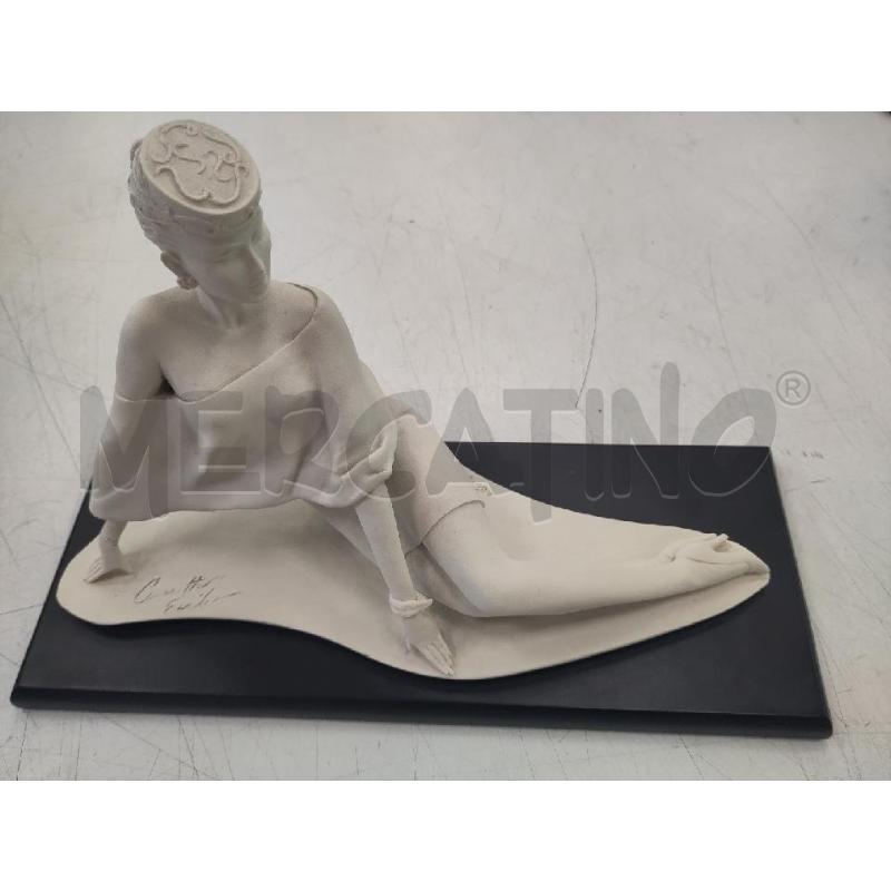 STATUA DAMA SEDUTA BIA SUPP/NER | Mercatino dell'Usato Verona fiera 1