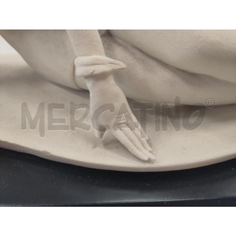STATUA DAMA SEDUTA BIA SUPP/NER | Mercatino dell'Usato Verona fiera 3