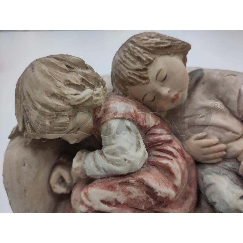 STATUINA COPPIA BIMBI SU PANCA | Mercatino dell'Usato Verona fiera 3