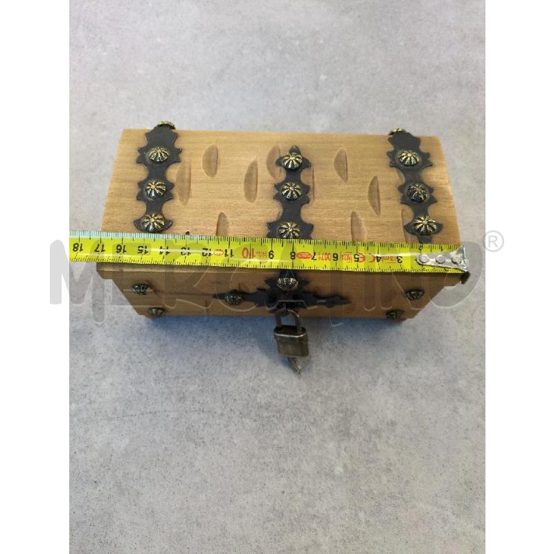COFANETTO IN LEGNO A FORMA BAULE DEC. METALLO | Mercatino dell'Usato Lugagnano di sona 2
