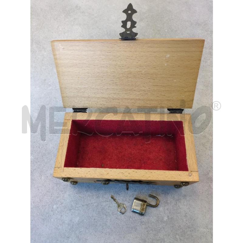 COFANETTO IN LEGNO A FORMA BAULE DEC. METALLO | Mercatino dell'Usato Lugagnano di sona 3