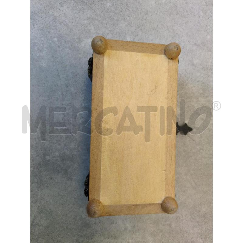 COFANETTO IN LEGNO A FORMA BAULE DEC. METALLO | Mercatino dell'Usato Lugagnano di sona 4