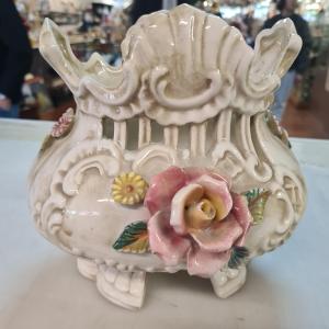 Grande vaso da fiori in terracotta con bordo a tortiglione